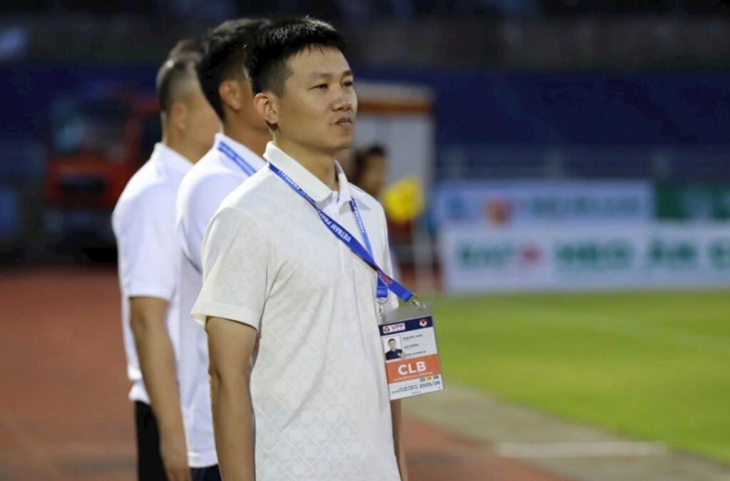 SLNA Đối Mặt Khó Khăn Trong V-League: Tìm HLV Mới Sau Khi Phan Như Thuật Từ Chức